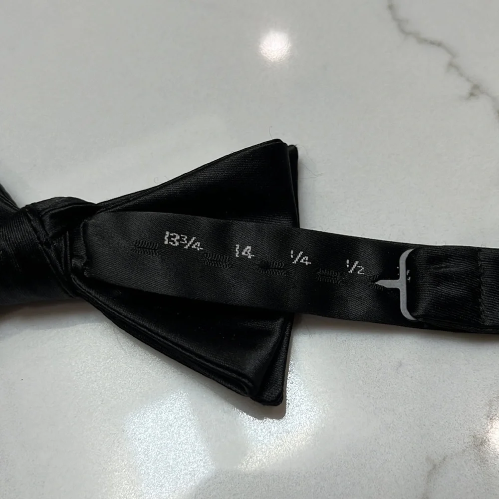 American Traditions bowtie, black, see photo for size.
